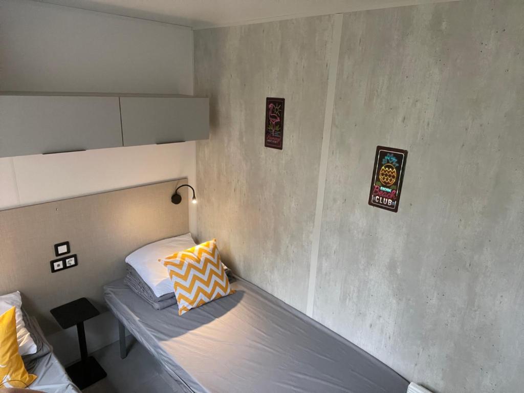 Zdjęcie z galerii obiektu Cocon du lac Mobilhome 3 chambres,6 pers,camping mayotte 5 étoiles Biscarrosse landes w mieście Biscarrosse
