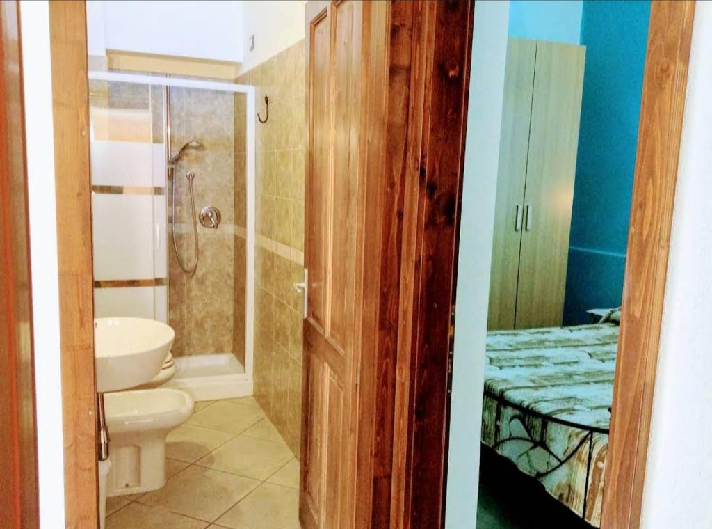 Koupelna v ubytování B&B Su Frori Arrubiu