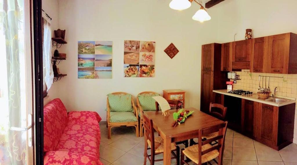 Kuchyň nebo kuchyňský kout v ubytování B&B Su Frori Arrubiu