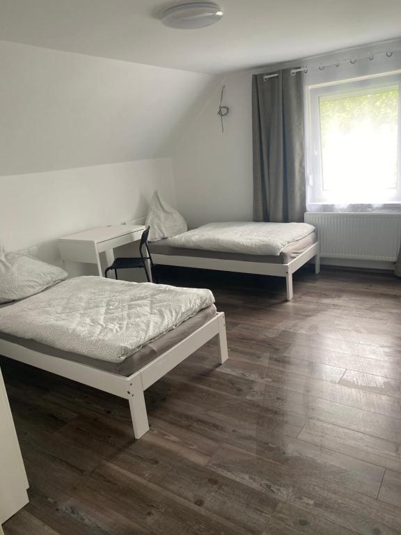 Unterkunft für Arbeiter und Monteure - Three-Bedroom Apartment