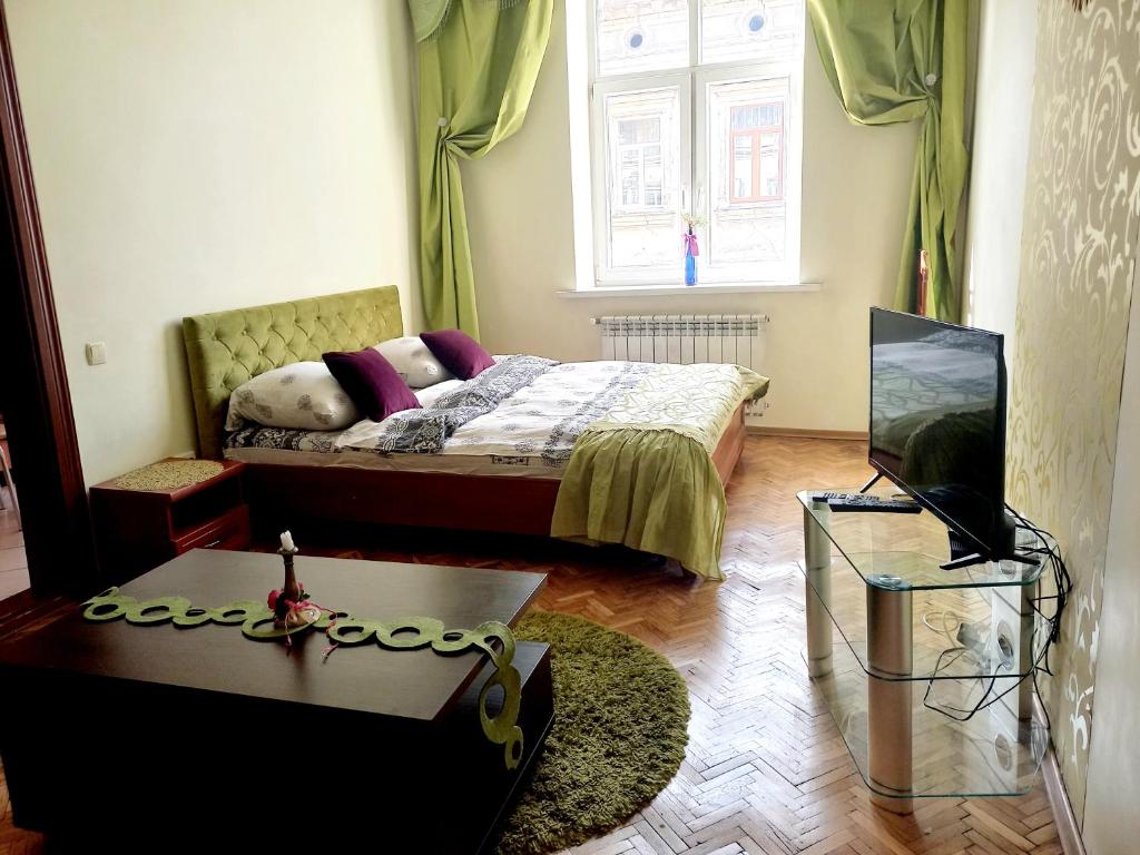 Ratusha Apartments - Two-Bedroom Apartment Near Rynok Square