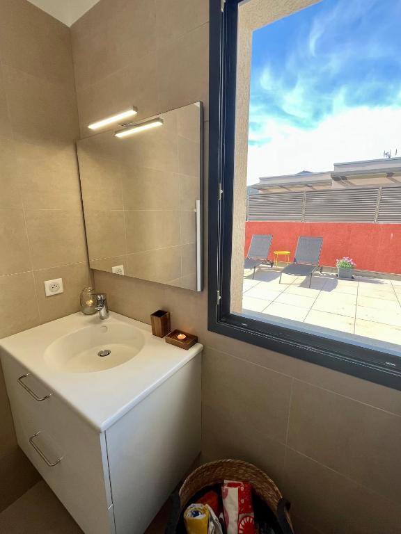 Fotografia z galérie ubytovania kallistella, splendide T3 neuf de haut standing en toit terrasse dominant le golfe d'Ajaccio, terrasse de 70m2 v destinácii Ajaccio