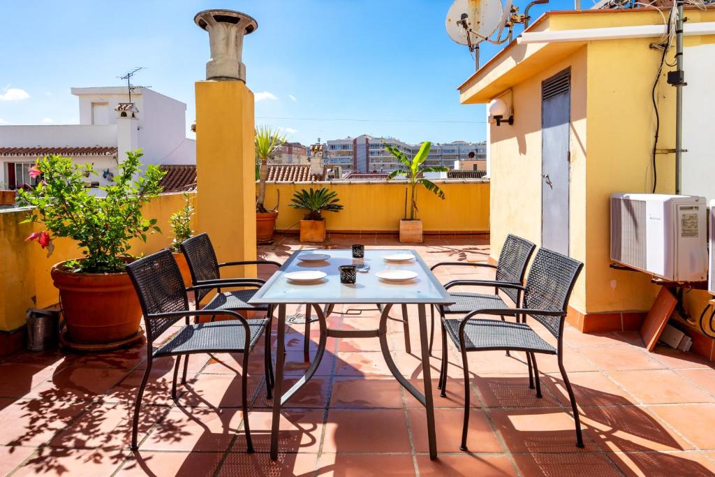 Penthouse Rental Properties With Outdoor Balcony photo