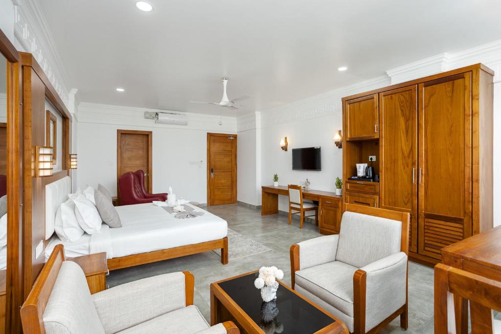TV a/nebo společenská místnost v ubytování HOTEL WHITE HOUSE, Munnar