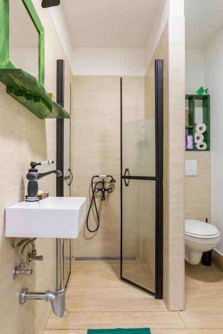 Ванная комната в Grich Top Location Apartment