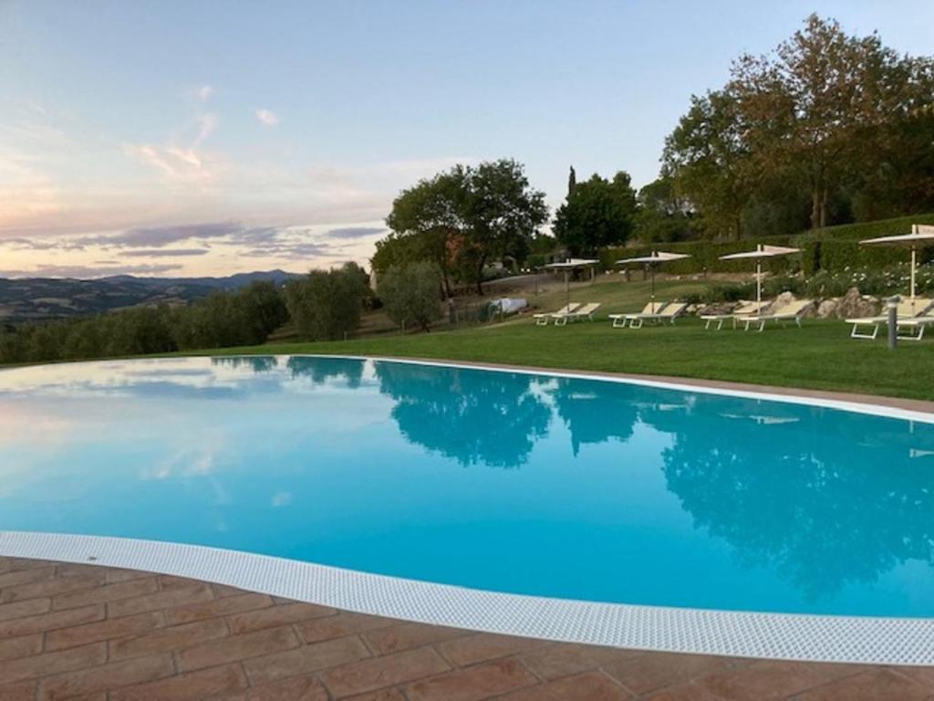 The swimming pool at or close to Bio Agriturismo Il Torrione