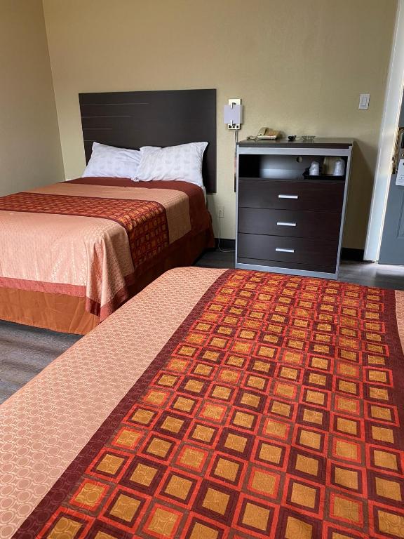 Savannah Motel - Double Room With Two Double Beds - Smoking