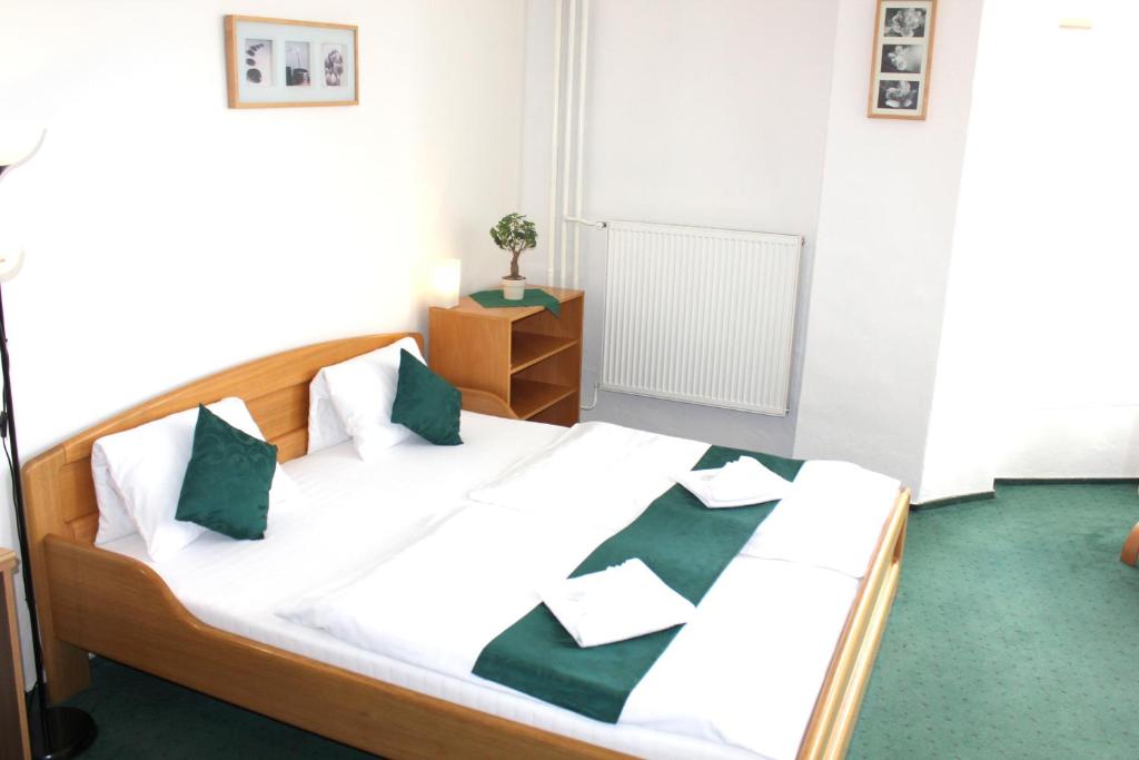 Postel nebo postele na pokoji v ubytování Hotel Central