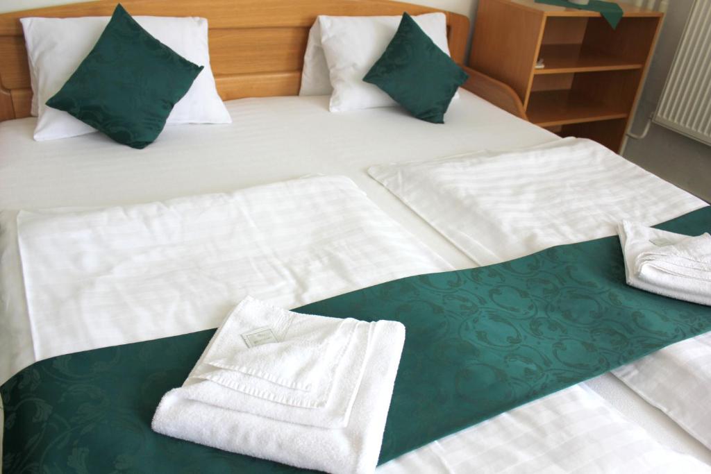 Postel nebo postele na pokoji v ubytování Hotel Central