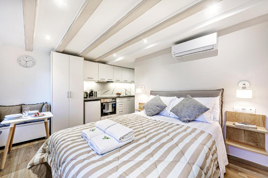 Ionian Citizen Atelier - 2