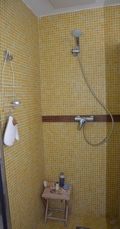 A bathroom at Villa Sitges Julia Vista Espectacular 2 k m s de la Playa Comoda & Area Tranquila Amplitud interior y plana
