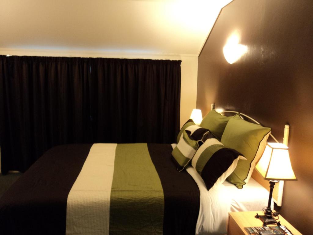 Postel nebo postele na pokoji v ubytování Sai Motels - Greenlane Auckland