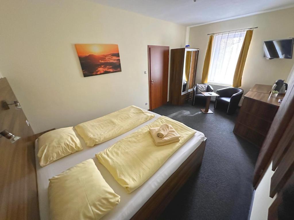 Postel nebo postele na pokoji v ubytování Vila Vlčí Hora
