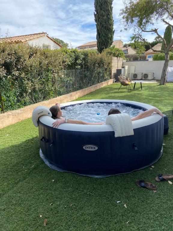 Fotografia z galérie ubytovania Fréjus apparement moderne avec jardin et jacuzzi v destinácii Fréjus