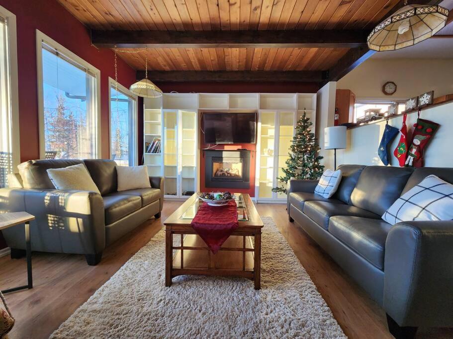 Downtown Riverside House, Whitehorse (updated prices 2024)