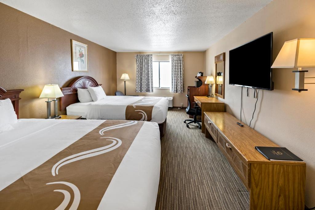 TV a/nebo společenská místnost v ubytování Quality Inn - Storm Lake