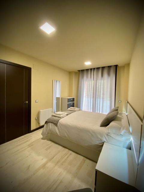 a bedroom with a large bed and a window at Mi Refugio in Arenas de San Pedro