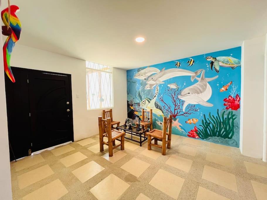 a room with a dolphin mural on the wall at Apartamento lujoso frente al mar in Crucita