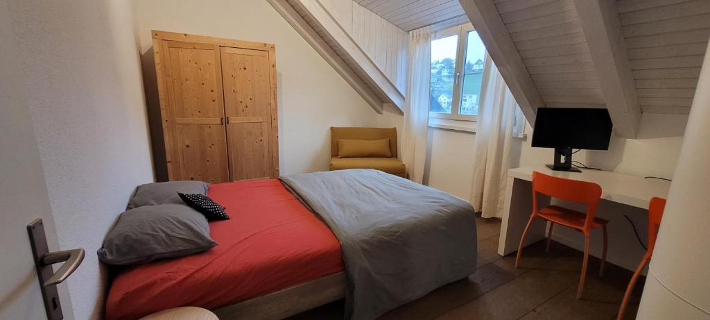 Postel nebo postele na pokoji v ubytování Aquae Helveticae