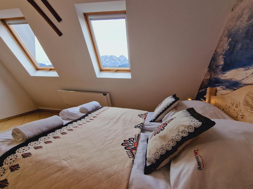 Posteľ alebo postele v izbe v ubytovaní Apartament Butorowy Kościelisko