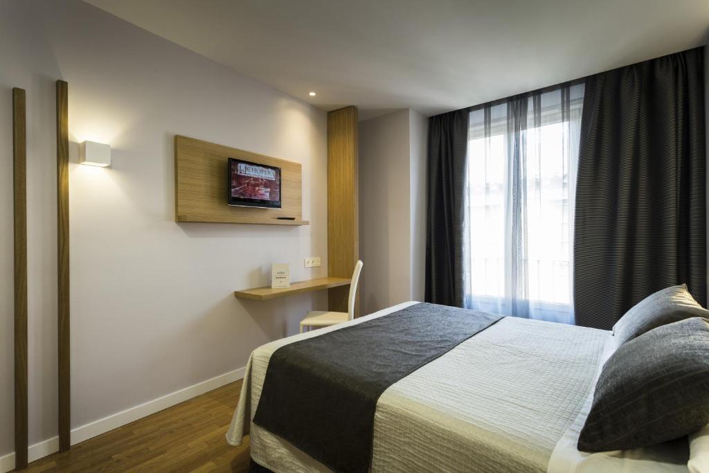 A bed or beds in a room at Hotel Comfort Dauro 2
