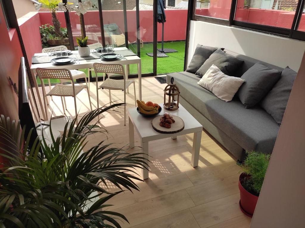 Posedenie v ubytovaní Air-conditioned flat with terrace - Private & independent - Lourdes