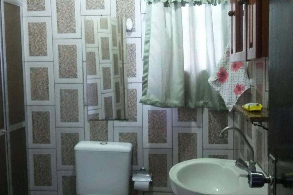 Um banheiro em Casa Lagoa Piscina