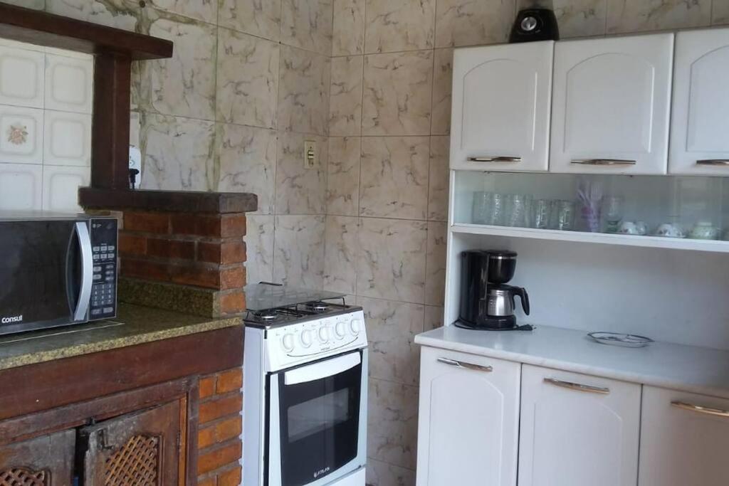 A cozinha ou cozinha compacta de Casa Lagoa Piscina