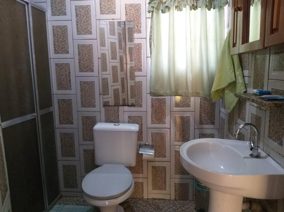 Um banheiro em Casa Lagoa Piscina