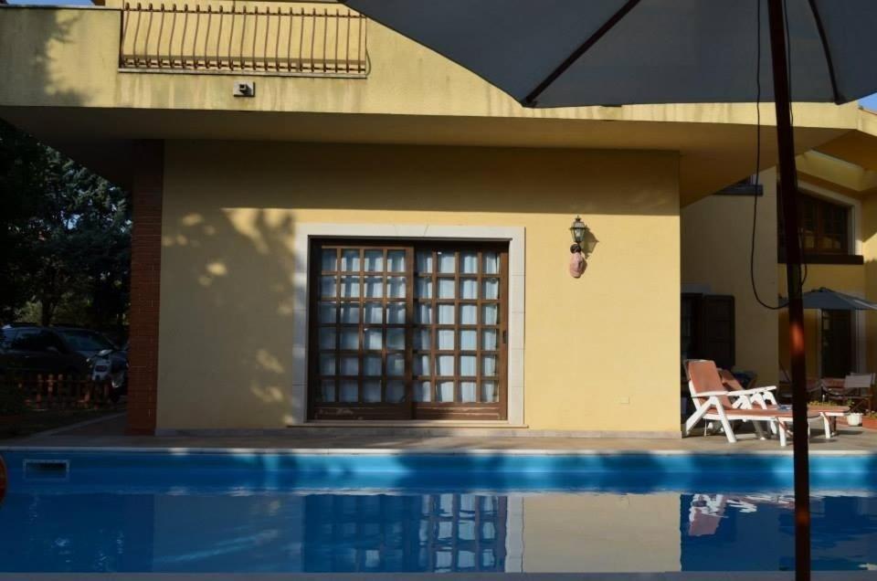 Bazén v ubytování B&B Rollo Garden nebo v jeho okolí