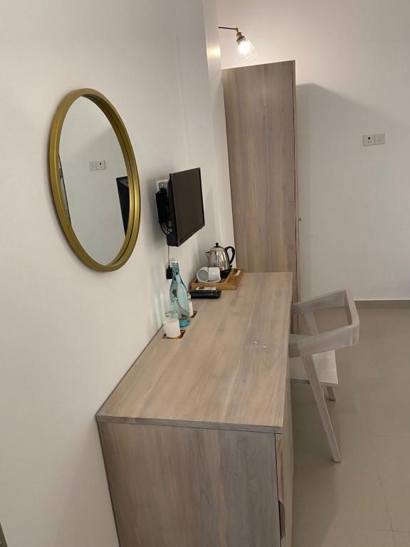 Hotel Oviya - Superior Single Room