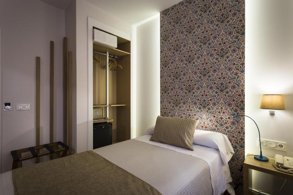 A bed or beds in a room at Hotel Comfort Dauro 2