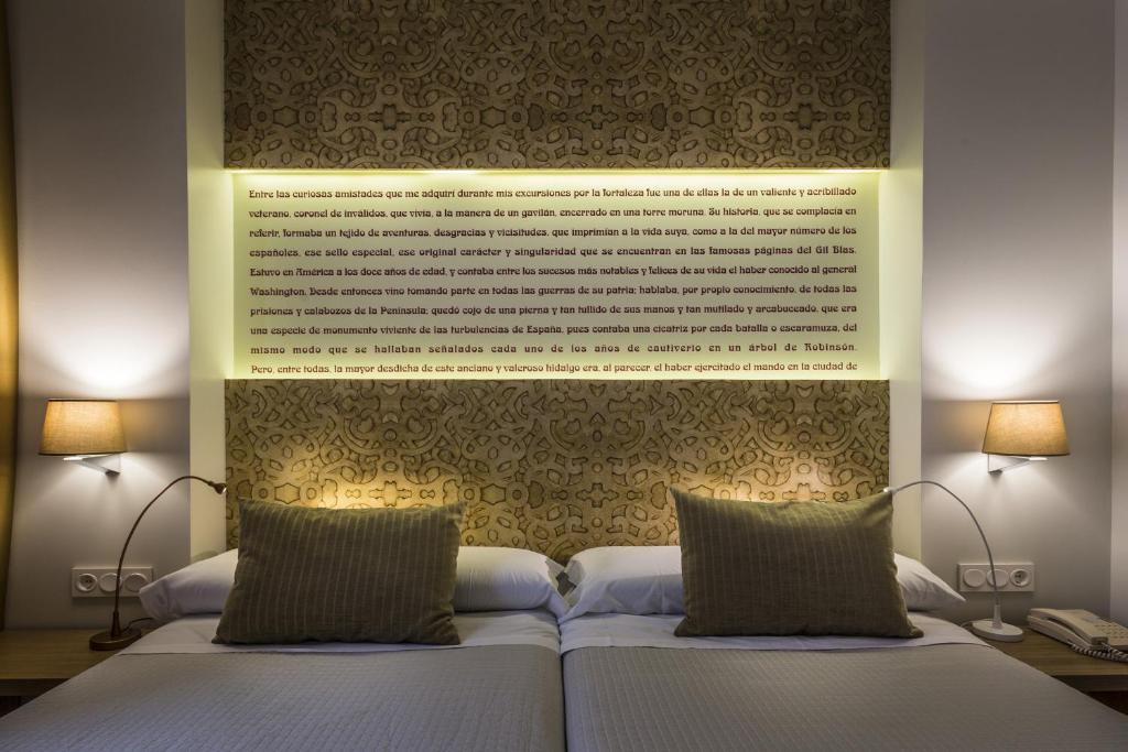 A bed or beds in a room at Hotel Comfort Dauro 2