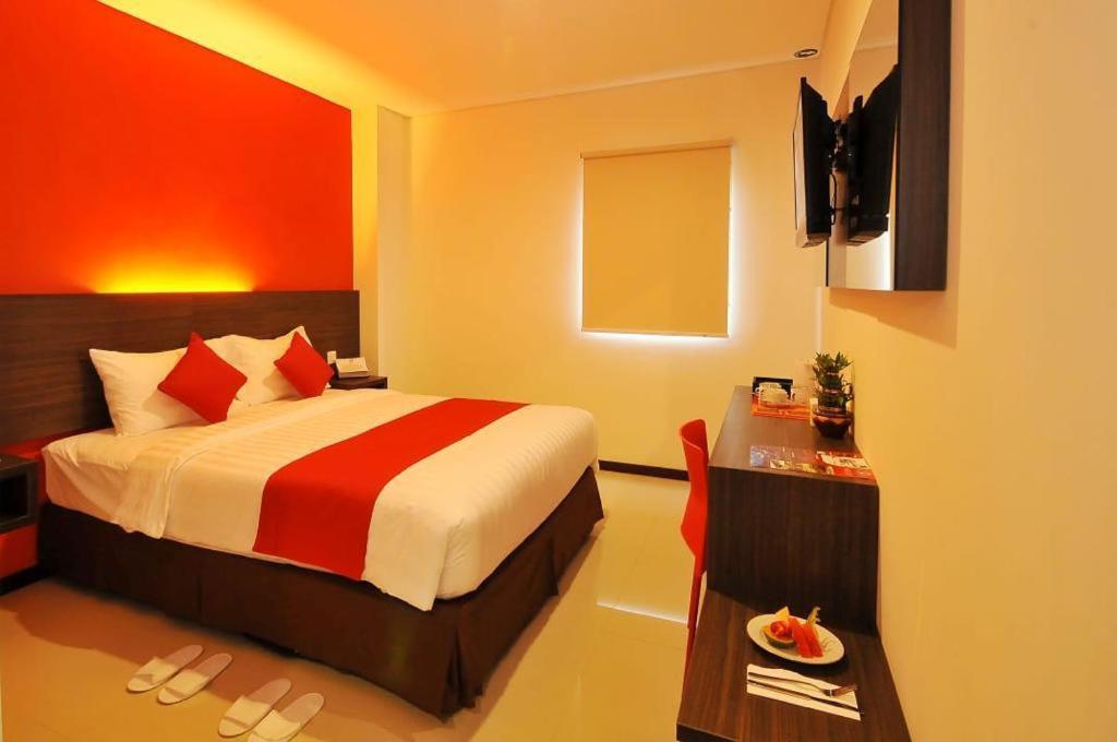 Postel nebo postele na pokoji v ubytování Pratama Hotel & Convention Mataram