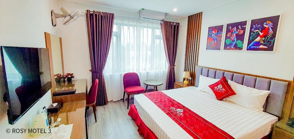 Postel nebo postele na pokoji v ubytování Rosy Hotel Dương Nội