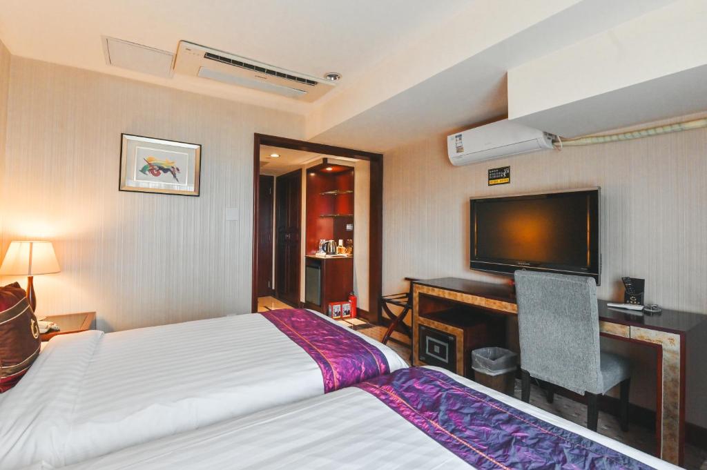 Postel nebo postele na pokoji v ubytování Royal Plaza Hotel