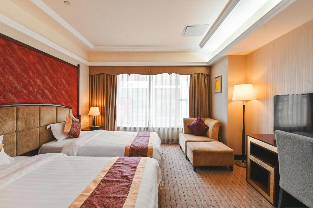 Postel nebo postele na pokoji v ubytování Royal Plaza Hotel
