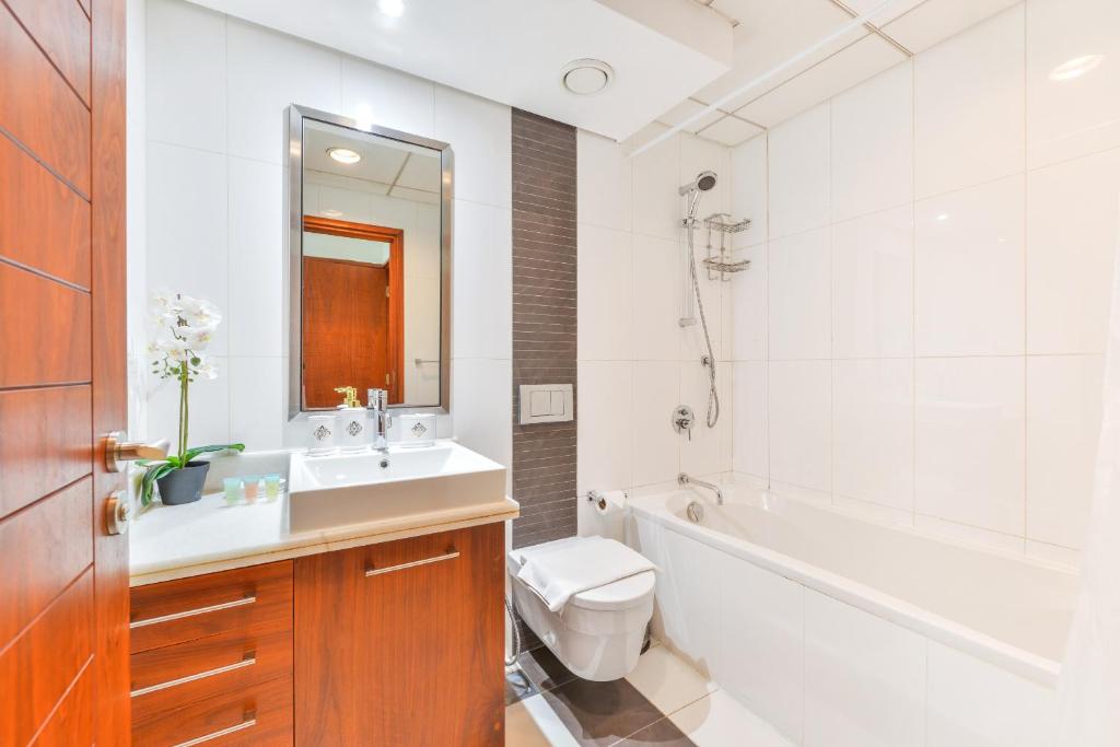Super Deal! - 1BR Downtown BLVD Near Burj Khalifa & Mall - Apartment With Balcony