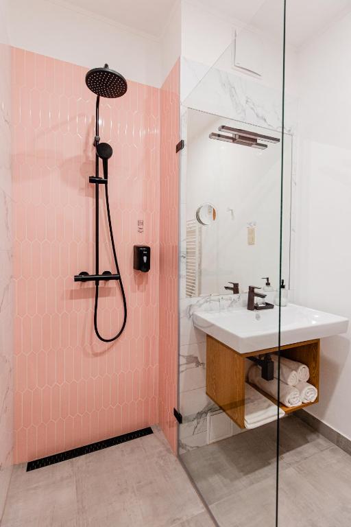 Koupelna v ubytování H11 ROOMS ESZTERGOM