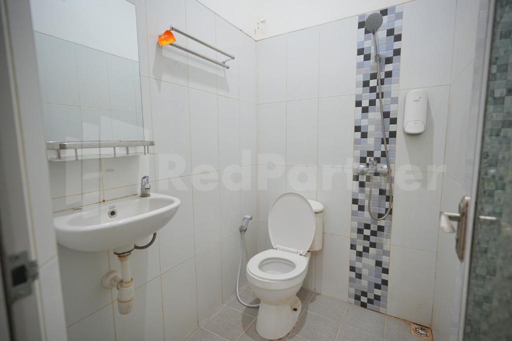 One & Quin Guest House Syariah Mitra RedDoorz - 标准的双室