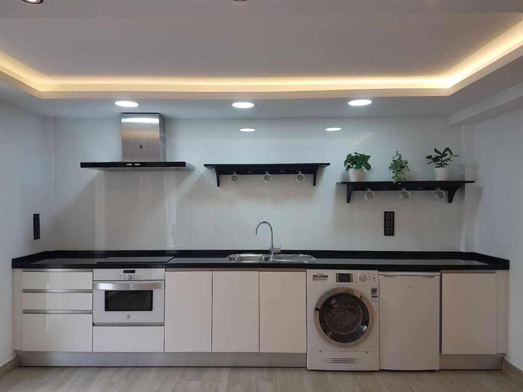 Kuchyňa alebo kuchynka v ubytovaní Pepes Home 3 habitaciones & parking gratis