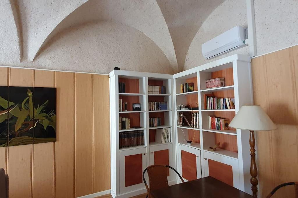 The library in the holiday home