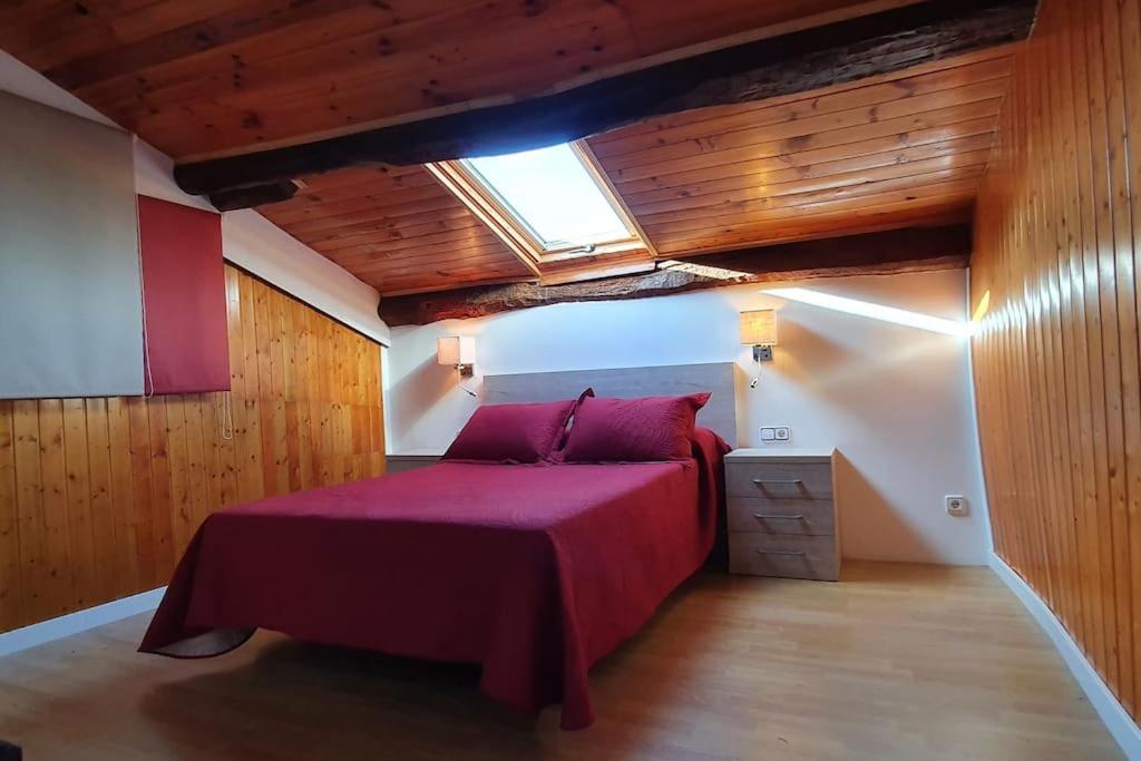 A bed or beds in a room at Cal Curpets - Bicicletas FREE