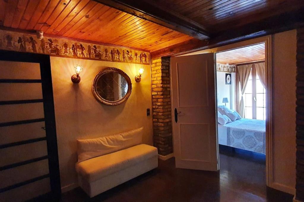 A bed or beds in a room at Cal Curpets - Bicicletas FREE