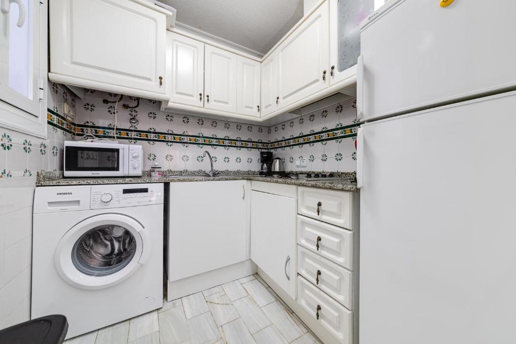 A kitchen or kitchenette at La Mata 002-04