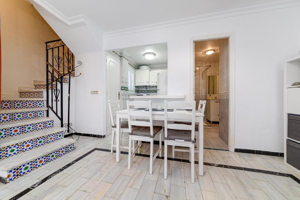 A kitchen or kitchenette at La Mata 002-04