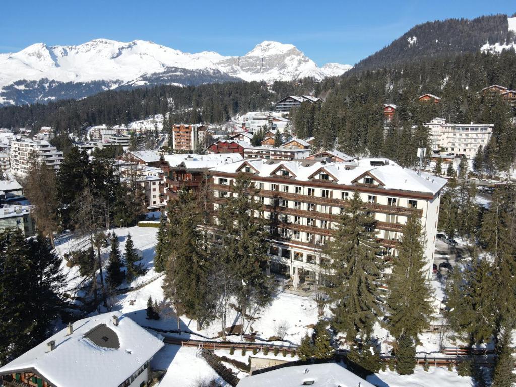 Nespecifikovaný výhled na hory nebo výhled na hory při pohledu z hotelu