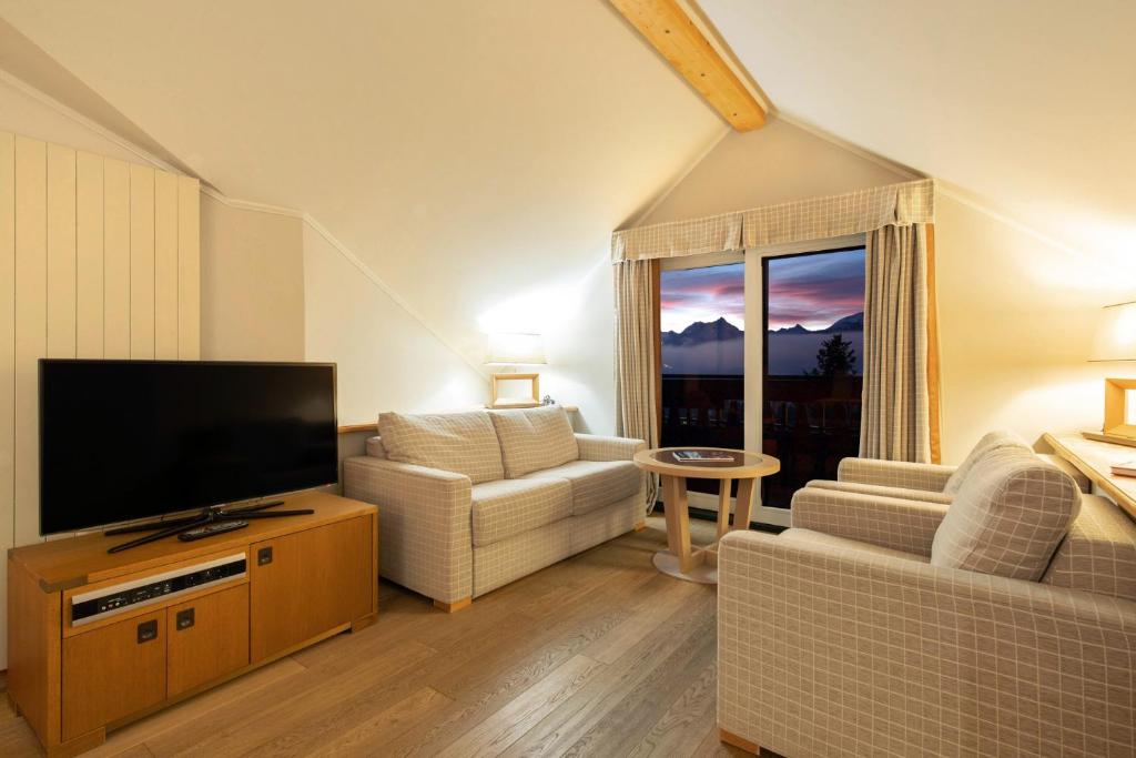 TV a/nebo společenská místnost v ubytování Hotel Royal