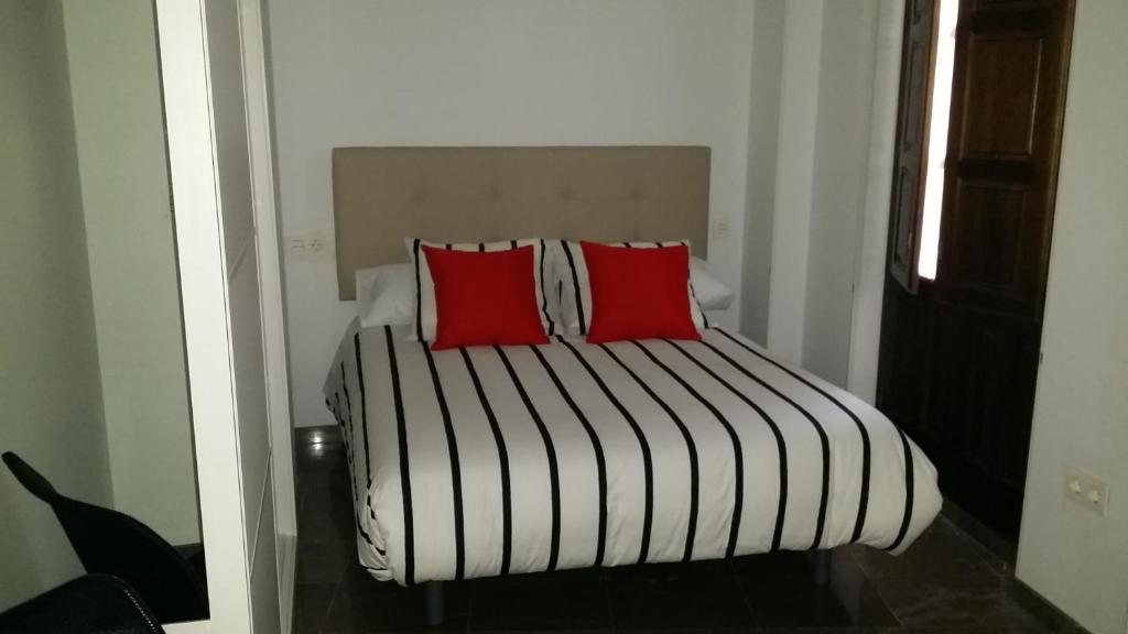 Posteľ alebo postele v izbe v ubytovaní Apartamentos Ilíberis