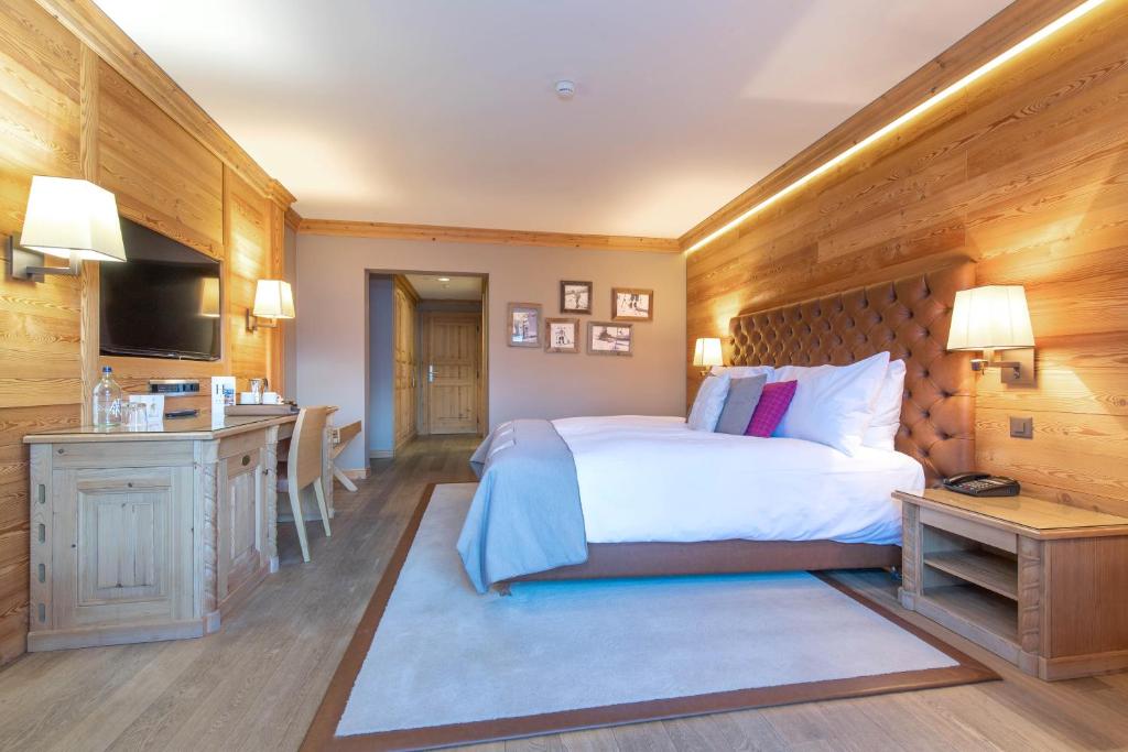 Postel nebo postele na pokoji v ubytování Hotel Royal